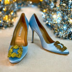 NEW!! NEVER WORN!! Manolo Blahnik Hangisi Powder Blue Satin Pumps